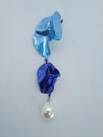 STERLING KING Ladies Blue Pearl Drop Bluebell Pleat Earrings One Size NEW