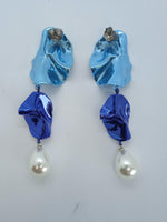 STERLING KING Ladies Blue Pearl Drop Bluebell Pleat Earrings One Size NEW