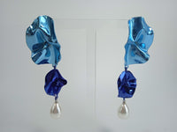 STERLING KING Ladies Blue Pearl Drop Bluebell Pleat Earrings One Size NEW